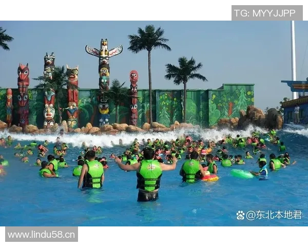 畅享清凉夏日,游泳池周边完美打造休闲度假胜地